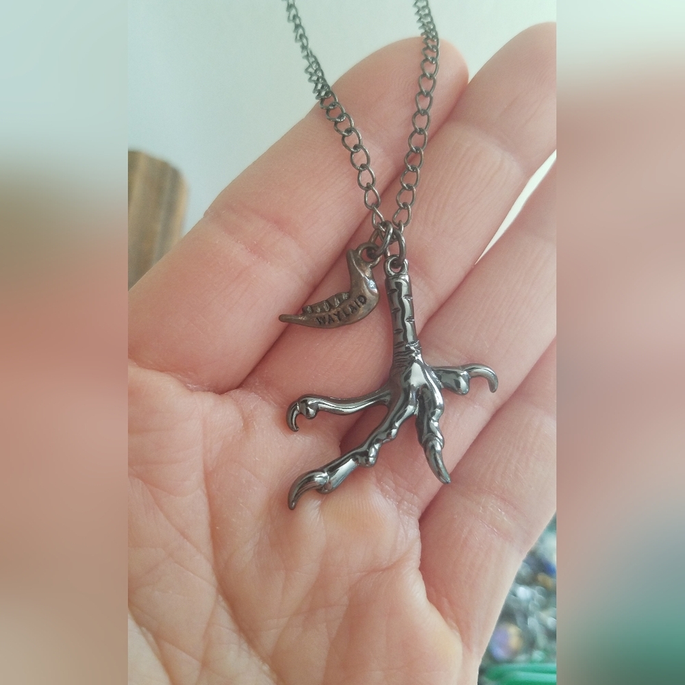 VTG Raven Claw Necklace
